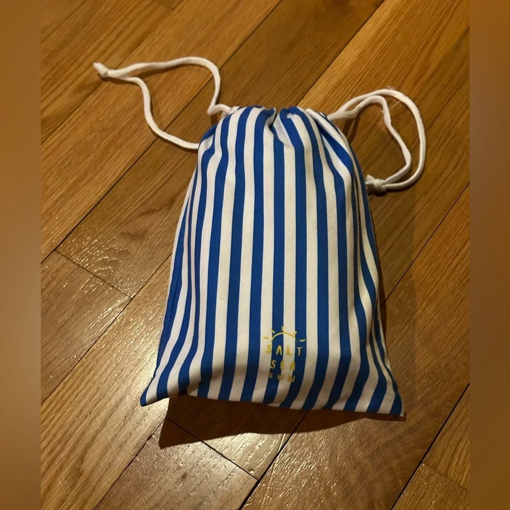 QUICK DRY TOWEL WITH DRAWSTRING BAG